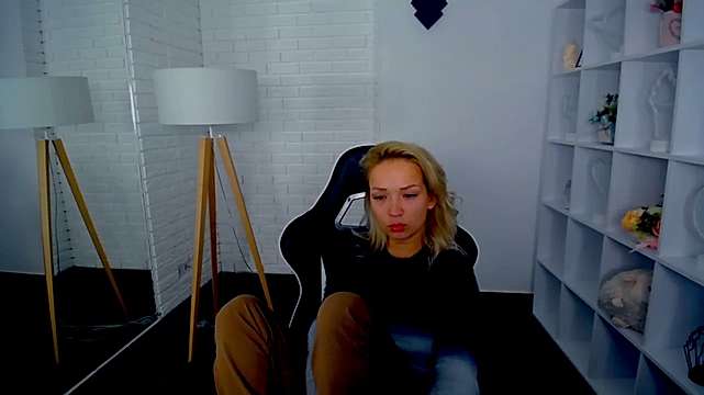 _Leila_ naked stripping on cam for live sex video chat