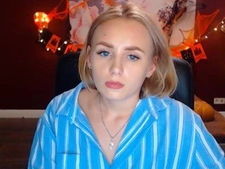 LilyHills nude on cam – live sex chat