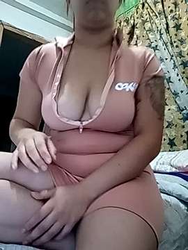 loirinha33 naked stripping on cam for live sex video chat