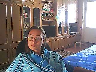 Lysiiaa19 naked stripping on cam for live sex video chat