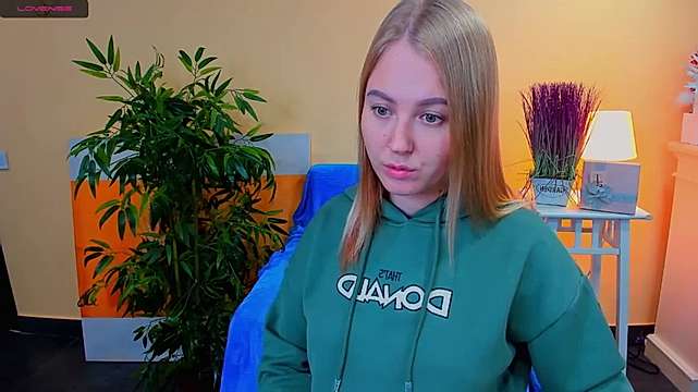 Maary_Sweet naked stripping on cam for live sex video chat