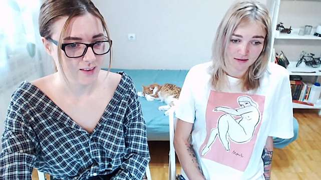 MollyBumm naked stripping on cam for live sex video chat