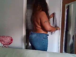MSweetLindaParks naked stripping on cam for live sex video chat