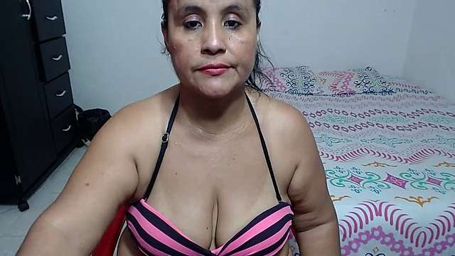 pervert_mommy_ naked stripping on cam for live sex video chat
