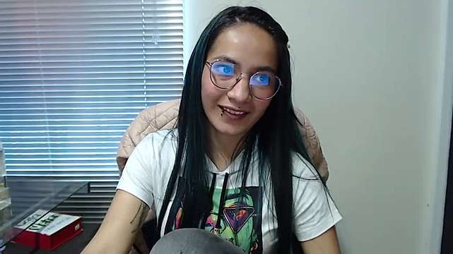 Piahorny_ naked stripping on cam for live sex video chat