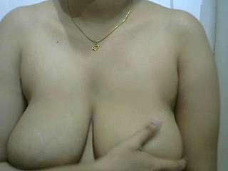 queenofmumbairuby naked stripping on cam for live sex video chat