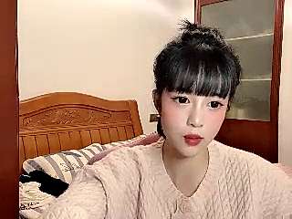 QuessBaby naked stripping on cam for live sex video chat