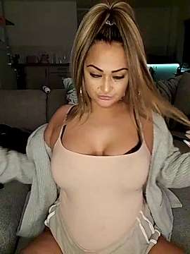 samira27 naked stripping on cam for live sex video chat