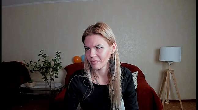 SandraRichter naked stripping on cam for live sex video chat