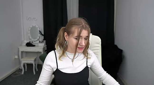 Sara054 naked stripping on cam for live sex video chat