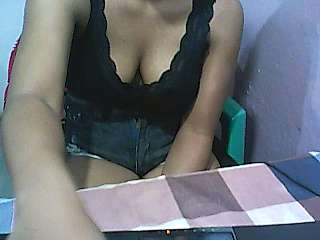sexyqueen00 naked stripping on cam for live sex video chat