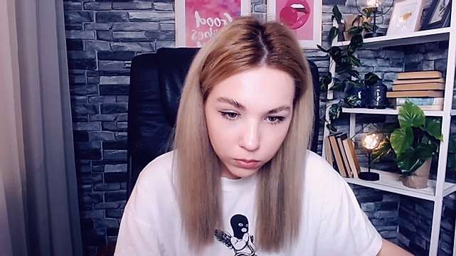 SttacyHall naked stripping on cam for live sex video chat