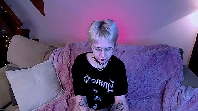 TrishaFaye_ naked stripping on cam for live sex video chat