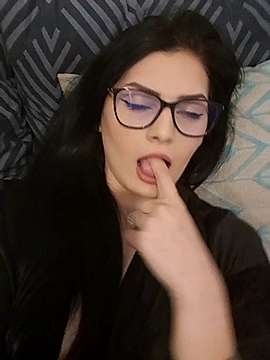 VictoriaBells naked stripping on cam for live sex video chat