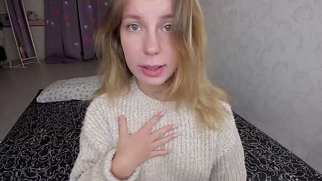 vivi_squirrel naked stripping on cam for live sex video chat