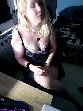 xLaBlondeCoquineX naked stripping on cam for live sex video chat