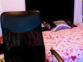 LindaMortt nude on cam – live sex chat