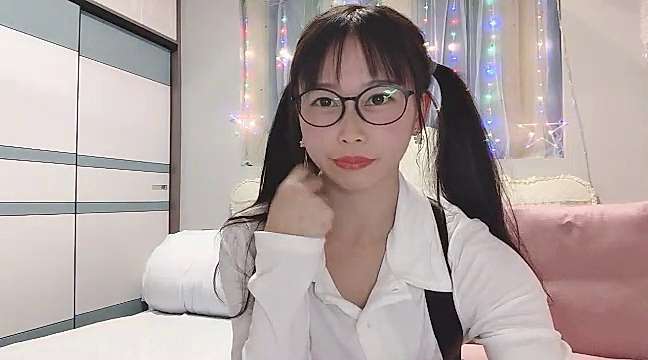 MandyBlun naked stripping on cam for live sex video chat