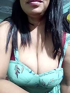 Naina-143 naked stripping on cam for live sex video chat