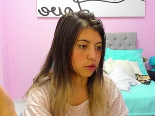 Amapola-Queens nude on cam – live sex chat