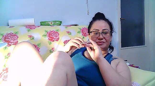__KHALEESI__ naked stripping on cam for live sex video chat