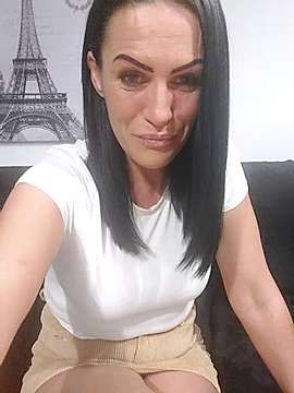 NellyLight naked stripping on cam for live sex video chat
