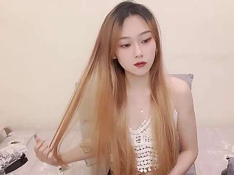 V-CHE naked stripping on cam for live sex video chat