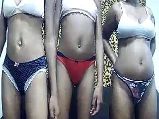 Youngs_bigtitsplaysxx naked stripping on cam for live sex video chat