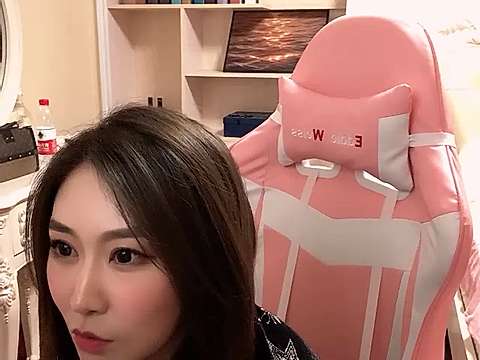 Yun-er naked stripping on cam for live sex video chat