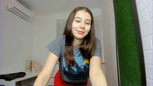 Caroline_prise naked stripping on cam for live sex video chat