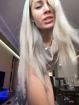 EvaEllfe naked stripping on cam for live sex video chat