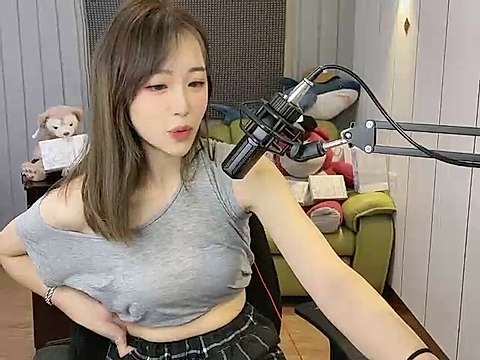 Hannah__bb naked stripping on cam for live sex video chat