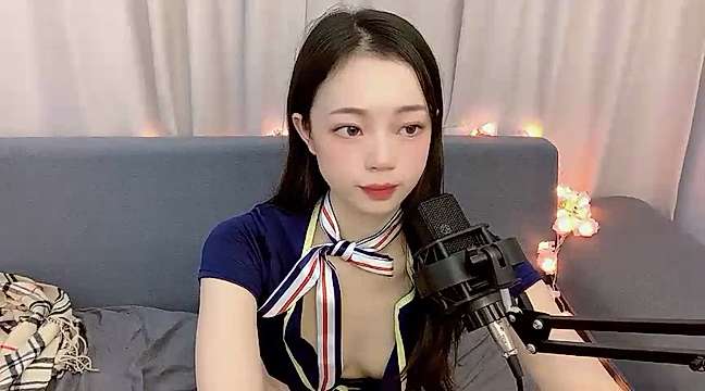 INS-Linda naked stripping on cam for live sex video chat