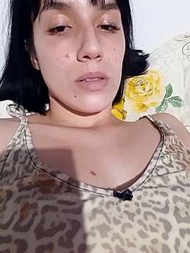 Vic_hot_bea naked stripping on cam for live sex video chat