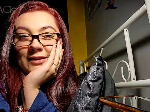 AlyyRose999 naked stripping on cam for live sex video chat