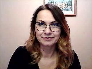 KrystalLaRed naked stripping on cam for live sex video chat