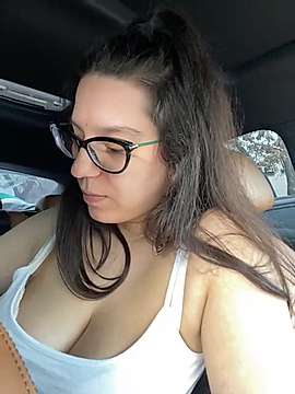 SavannahWildX naked stripping on cam for live sex video chat