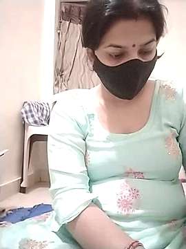 SofiyaSweet naked stripping on cam for live sex video chat