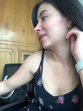 atenea-sweet naked stripping on cam for live sex video chat