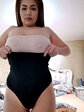 Ella_kiss naked stripping on cam for live sex video chat