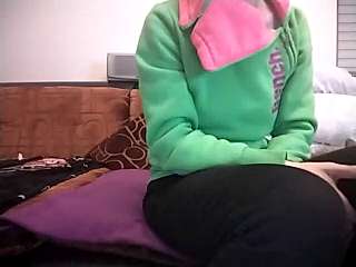 Geile-Luna naked stripping on cam for live sex video chat