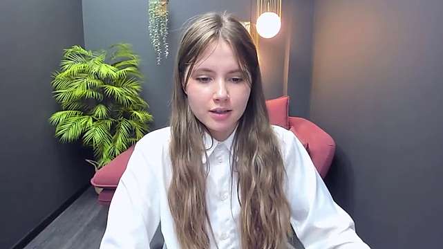 MaryannSoft naked stripping on cam for live sex video chat