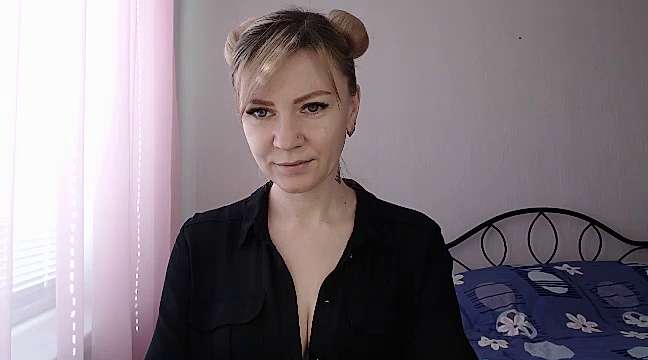 ParadizeAlina naked stripping on cam for live sex video chat