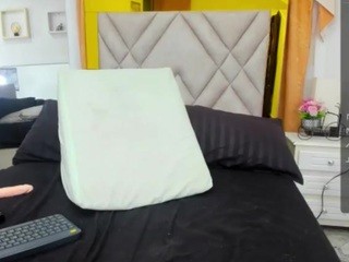 Sara-Hills nude on cam – live sex chat