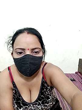 Hunnybunny143 naked stripping on cam for live sex video chat