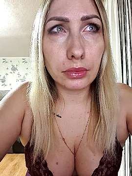 Ice-lady naked stripping on cam for live sex video chat