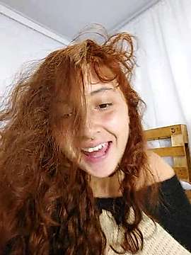 _Laary naked stripping on cam for live sex video chat