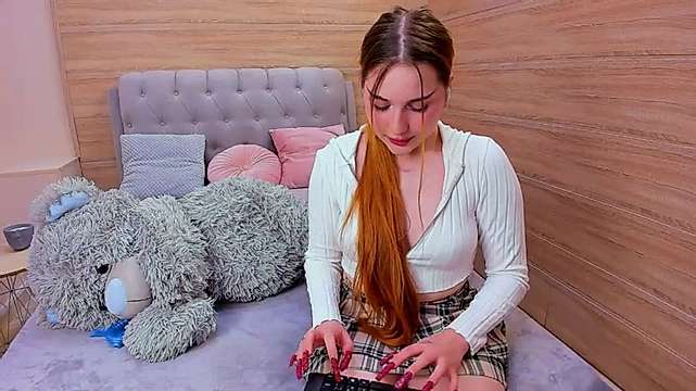 MaddyPalmers naked stripping on cam for live sex video chat