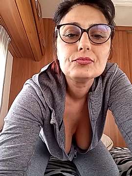moradolce naked stripping on cam for live sex video chat