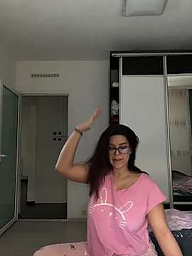SweetSavannahWild naked stripping on cam for live sex video chat